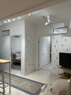 Kirana Guesthouse Wifi 100mbps Netflix Near Elmina - 5