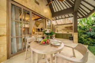 Nyaman Villa 2 - Elegant Hideaway with Terrace and Pool - 6