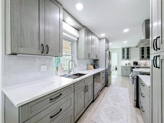 Heated Saltwater Pool Retreat Near PGA Sleeps 8 - 6