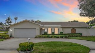 Heated Saltwater Pool Retreat Near PGA Sleeps 8 - 9