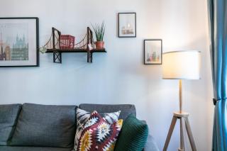 6 min walk to metro - 3 stops to city center - 1