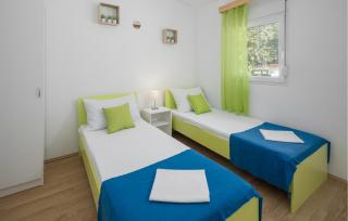 Amazing Home In Tinjan - 6