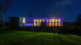 A tiny piece of heaven, stunning sea views hot tub - 4