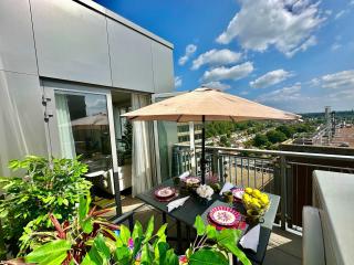 Contemporary Bromley Penthouse with Balcony - 0