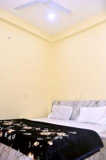 Shri Ladli Krishna Kunj Homestay 250 m NEAR Ram Mandir AYODHYA - 3