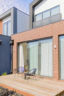 Waverley Gardens Modern 3BR Home - Pet Friendly & Parking - 8