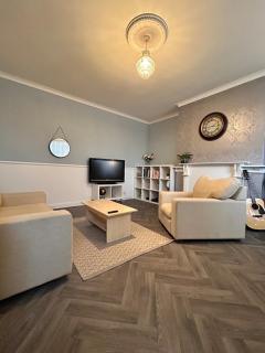 Straighter Stay Leeds - Cosy House - Free Parking - Free Fast WiFi - 1