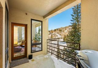 Spacious Ski In, Ski Out 2 Bedroom Vacation Rental Next To The Gondola Featuring Slopeside Heated Outdoor Pool And Hot Tub - 3