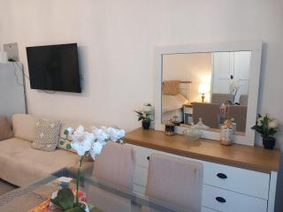 Dubai Marina Apartment - 5