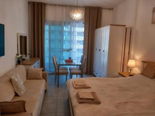 Dubai Marina Apartment - 9