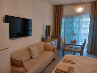 Dubai Marina Apartment - 6