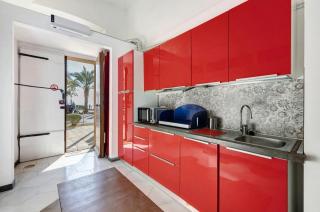 Seafront, Large Studio on the Beach with AC and WiFi - 9