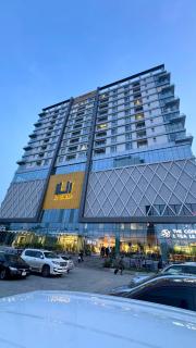 Midway Living Executive Prestige Apartments Facing Centaurus Mall - Elysium Islamabad - 0