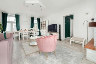 Apartament w Sercu Łodzi Piotrkowska Balkon & 2 Sypialnie by Noclegi Renters - 3