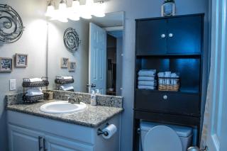 Cozy 2 Bedroom Townhome in Addison - 2