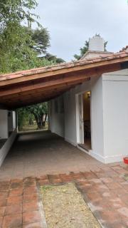 Casa con pileta y jardín - 3 dormitorios - 8