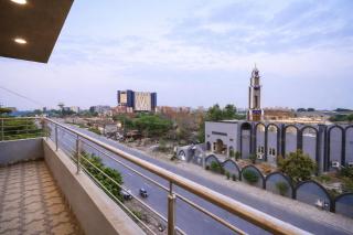 Private 2BD Apartment Opposite Dha Phase 8 - 3