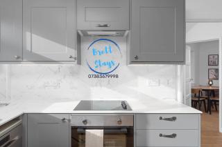 Brett Stays - Fast WiFi - Modern Amenities - Smart TV - Sleeps 8 - 3