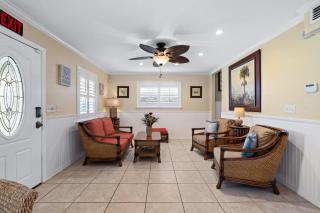 Florida Breeze l Hot Tub l Walkable - 1