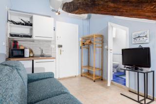 Tiny Vibes - Central Cozy Attic Studio - 8