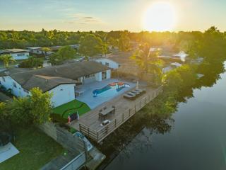 Waterfront Villa - 5 min Aventura - Cool Amenities - 0