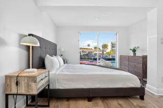 Waterfront Villa - 5 min Aventura - Cool Amenities - 1