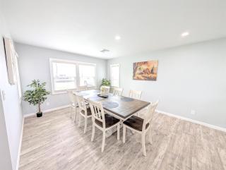 Relaxing River View Stay Renovated 3BR Home - 9