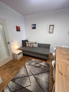 Grosses Apartment Aschaffenburg 4 Schlafzimmer für bis zu 11 Gäste AschaffApartment Mainaschaff - 7