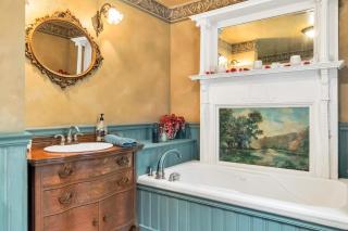 Hot Tub and Large Yard Elegant Deansboro Getaway - 8