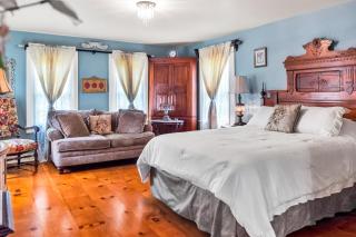 Hot Tub and Large Yard Elegant Deansboro Getaway - 7