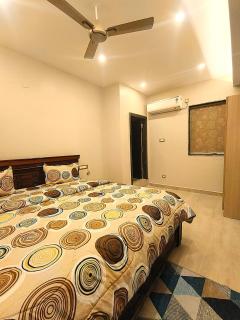 Newly Built Signature One Bedroom Penthouse - 4