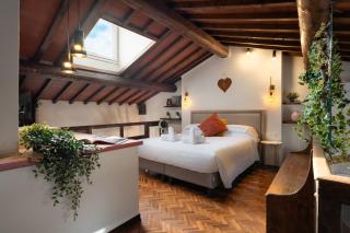 Via Lamberti, 3 - Florence Charming Apartments - Charming and historic 5th-floor attic apartment with elevator in a building at the heart of vibrant Florence, just a 2-minute walk from all attractions - 1