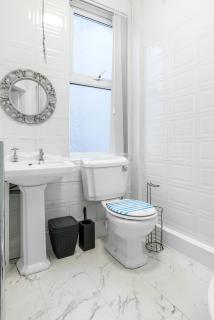 Large 6 Bedroom, 3 Bath, Sleep 12, Free Parking, Contractors - 2