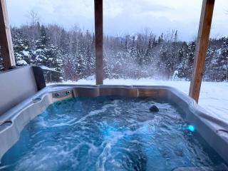 UV Log home with direct Cannon Mountain views Minutes to attractions Fireplace Pool Table AC - 9