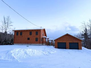 UV Log home with direct Cannon Mountain views Minutes to attractions Fireplace Pool Table AC - 6