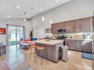 15 Min to Downtown with Backyard & Parking - 6