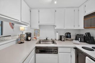 Free Parking - City Views - Near Attractions - 1