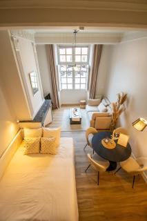 Chez Alex Lumière sur la Place Nationale - 7