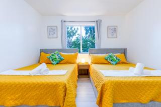 Riverside Retreat Skyline Views & Beach Nearby - 8