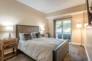 Mammoth Gateway Village #3 - 7