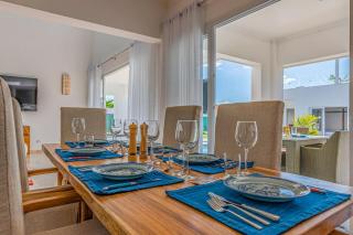 Luxury 3BR Villa w Pool & Views - 6