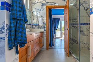 Luxury 3BR Villa w Pool & Views - 4