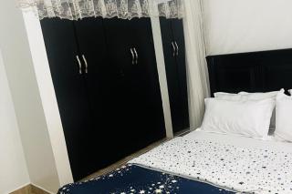 House Sleeps 6 with Free Parking - 2