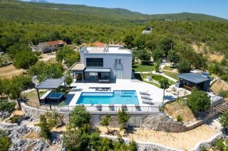 NEW! Luxurious Villa River Rose: Heated Pool, Jacuzzi, 4 En-Suite Bedrooms - 6