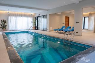 Secluded Luxury Farmhouse , Heated Pool & Garden - 9