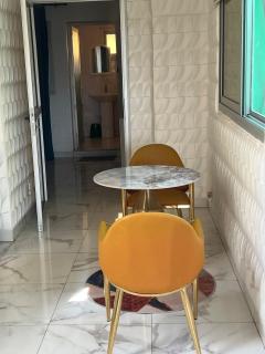 2 PIECES 3éme étage appartement 06 - 5