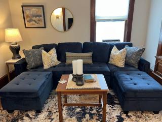 King’s Suite in Lake Country w/ 50in TV & King Bed - 0