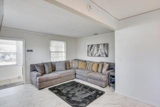 6 Mi to Dtwn Entertainment! Stylish JAX Abode - 4