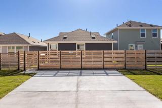 Modern Cozy Home - Gym - Quiet Street - Sleeps 4 - 8