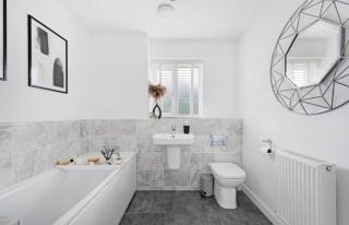 4-Bedroom Detached Home Mosley Common, Worsley - 5